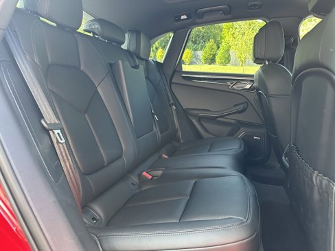 Certified 2025 Porsche Macan image 20