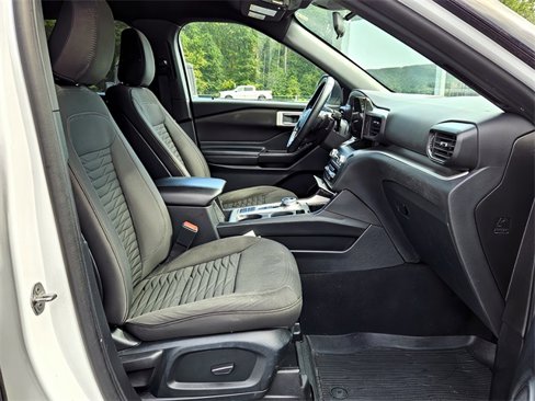 Used 2020 Ford Explorer XLT image 16