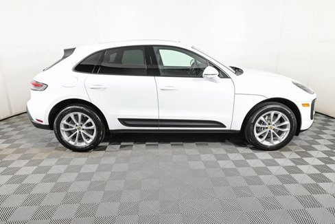 Certified 2025 Porsche Macan image 28