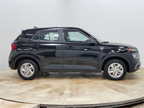 Used 2022 Hyundai Venue SE image 4