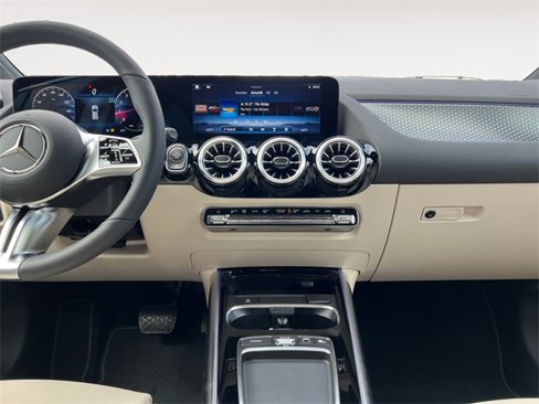 New 2025 Mercedes-Benz GLA 250 4MATIC image 11