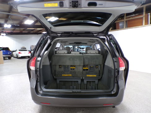 Used 2011 Toyota Sienna XLE image 14
