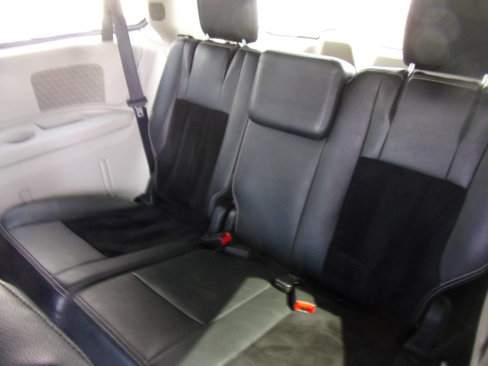 Used 2017 Dodge Grand Caravan SXT image 4