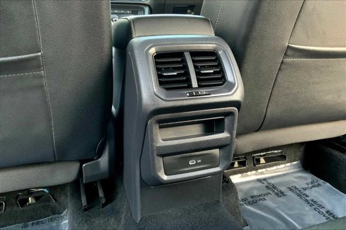 Used 2022 Volkswagen Taos SE image 33