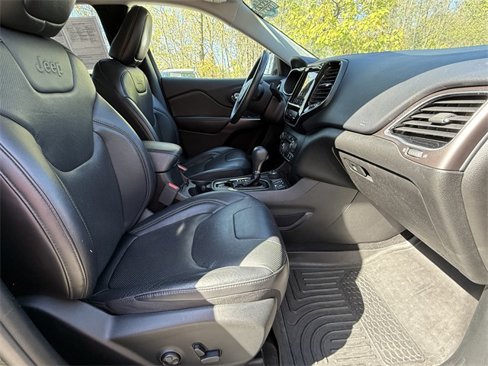 Used 2019 Jeep Cherokee Limited image 21