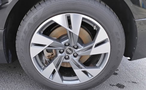 Used 2022 Audi e-tron Premium Plus w/ Premium Plus Package image 14