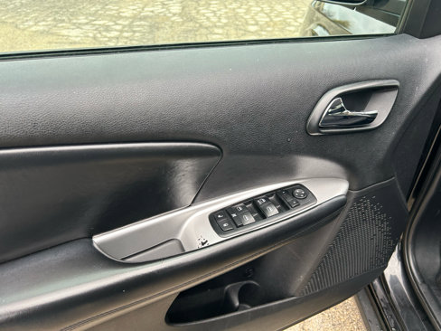 Used 2013 Dodge Journey SXT w/ Flexible Seating Group image 11