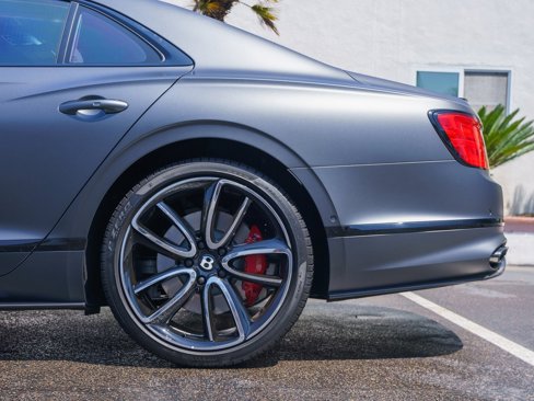 Used 2024 Bentley Flying Spur V8 image 33