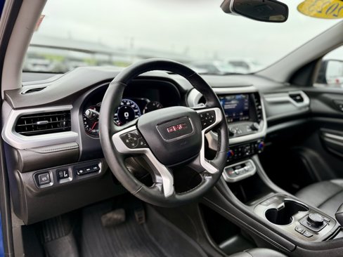 Used 2023 GMC Acadia SLT w/ Elevation Edition image 9