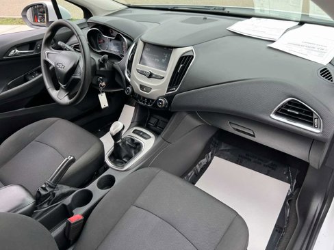 Used 2018 Chevrolet Cruze LS image 20