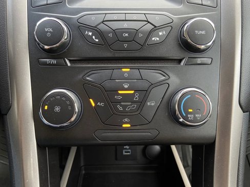 Used 2018 Ford Fusion SE image 19
