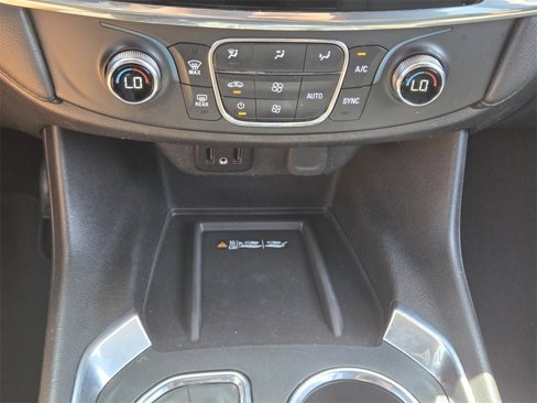 Used 2023 Chevrolet Traverse LT image 23