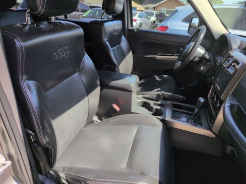Used 2012 Jeep Liberty Limited Jet w/ Comfort/Convenience Group image 11