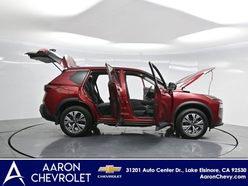 Used 2022 Nissan Rogue SV image 3