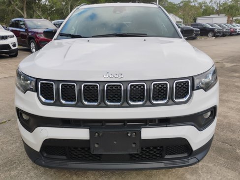 Used 2024 Jeep Compass Latitude image 2