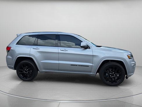 Used 2019 Jeep Grand Cherokee Altitude image 33
