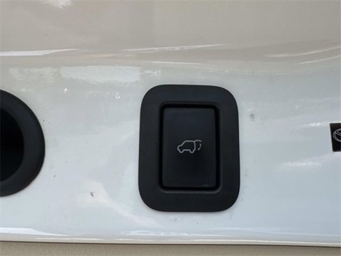 Used 2014 Toyota Highlander Limited image 14