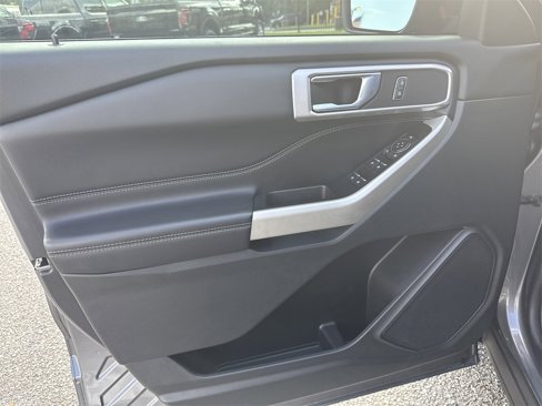 Used 2021 Ford Explorer XLT image 10