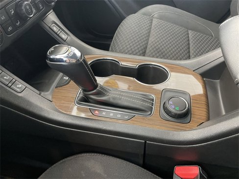 Used 2018 GMC Acadia SLE image 28