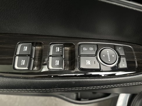 Used 2020 Kia Sorento LX image 18
