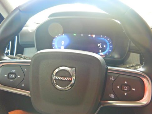 Used 2025 Volvo XC40 B5 Plus image 19