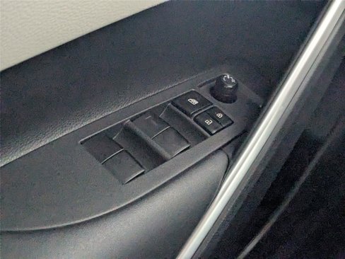 Certified 2023 Toyota Corolla Cross L image 12