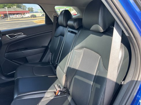 Used 2023 Kia Sportage EX image 30