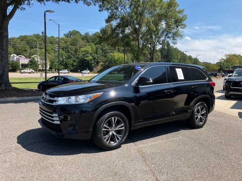 Used 2019 Toyota Highlander LE w/ Phone Cable & Charge Package image 5