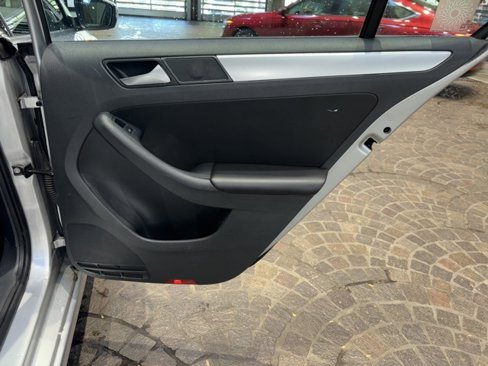 Used 2014 Volkswagen Jetta SE image 18
