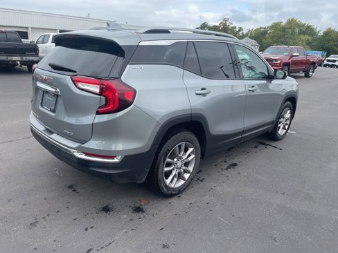 Used 2023 GMC Terrain SLT image 8