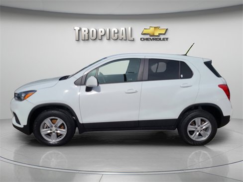Used 2022 Chevrolet Trax LS w/ Tint and Cruise Package image 2