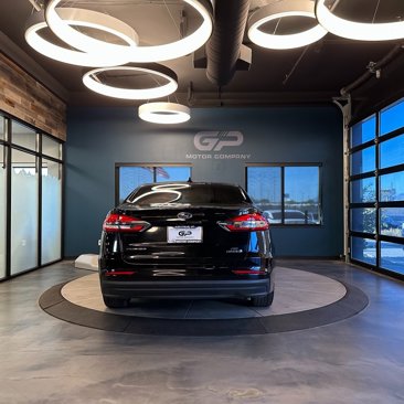 Used 2019 Ford Fusion SE image 4
