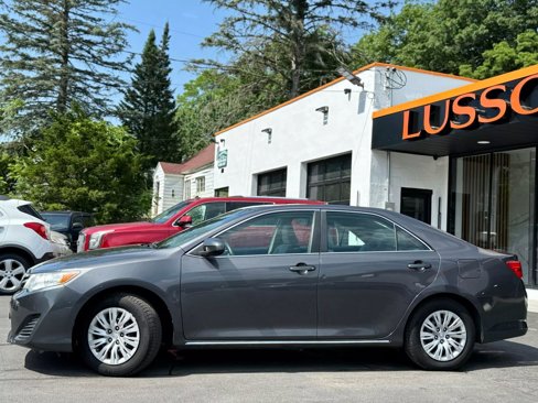 Used 2012 Toyota Camry L image 38