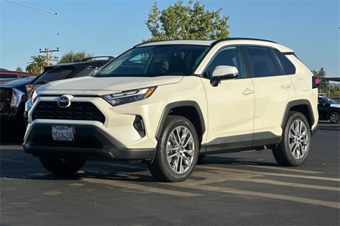 Used 2022 Toyota RAV4 XLE Premium image 8