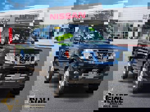 Used 2017 Nissan Frontier SV image 1
