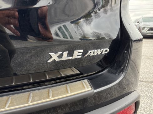 Used 2018 Toyota Highlander XLE image 10