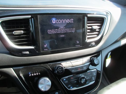 Used 2018 Chrysler Pacifica Touring-L w/ Premium Audio Group image 26