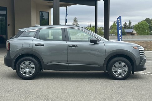 Used 2025 Nissan Kicks S w/ Charging Package image 3