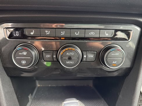 Used 2018 Volkswagen Tiguan SEL image 12