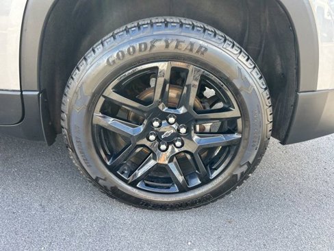 Used 2020 Chevrolet Traverse LT image 48