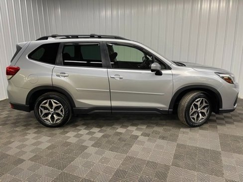 Used 2020 Subaru Forester Premium image 10