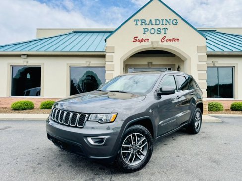 Used 2020 Jeep Grand Cherokee Laredo w/ Laredo X Package image 22