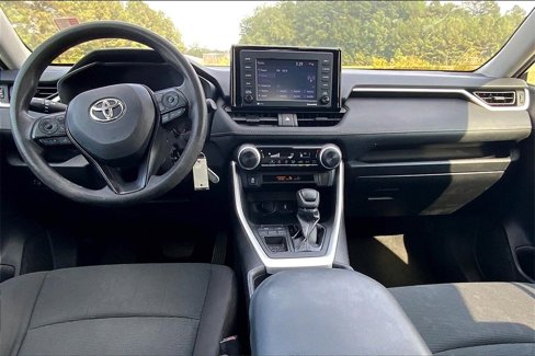 Used 2021 Toyota RAV4 LE image 16
