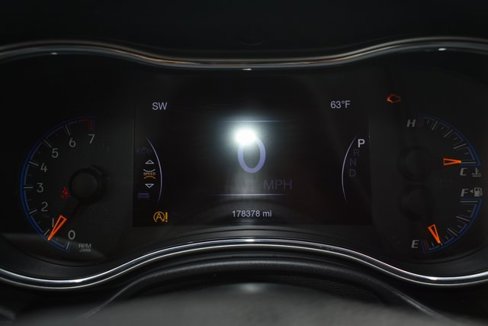 Used 2018 Jeep Grand Cherokee Laredo image 13