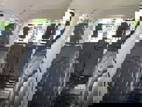 Used 2018 Chrysler Pacifica Touring-L image 7