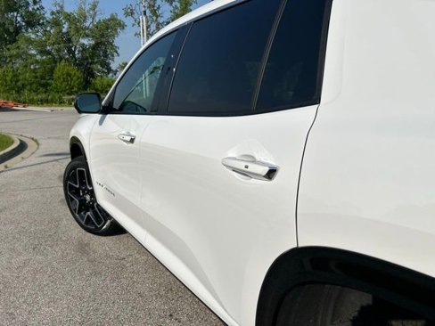 Used 2024 Chevrolet Traverse RS image 51