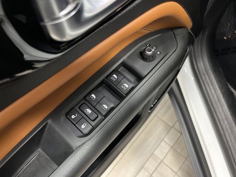 Certified 2024 Jeep Compass Limited image 27