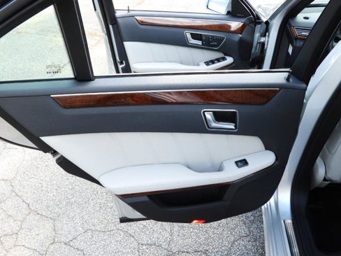 Used 2013 Mercedes-Benz E 350 Sedan image 33