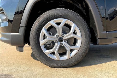 New 2025 Jeep Compass Latitude image 17