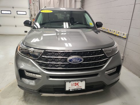 Used 2023 Ford Explorer XLT w/ Equipment Group 202A image 6